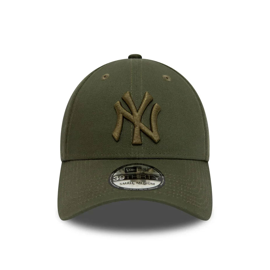 New York Yankees League Essential 39THIRTY Stretch Fit Cap